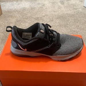 Nike Women’s Tennis Show size 9
